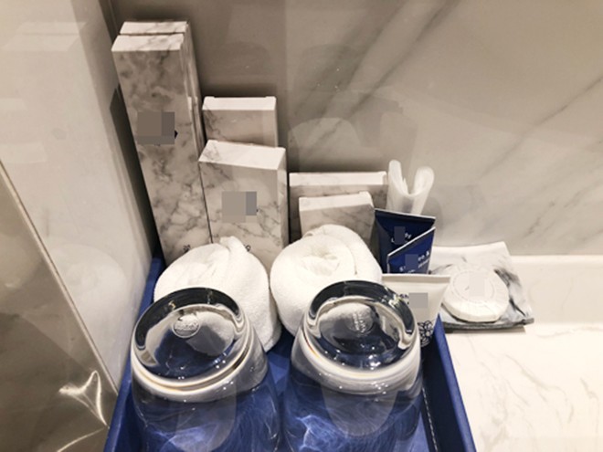 Khi trả phòng khách sạn, bạn hãy nhớ mang theo 6 thứ này - 1