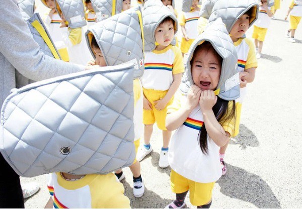 Trẻ em Nhật luôn biết bảo vệ bản thân trong động đất nhờ "Bài học 8 giây" đáng ngưỡng mộ - 12