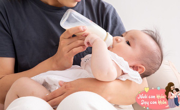 3 tín hiệu trẻ sơ sinh đang lớn nhanh, cho ăn nên làm 2 việc để tránh làm bé sụt cân - 4