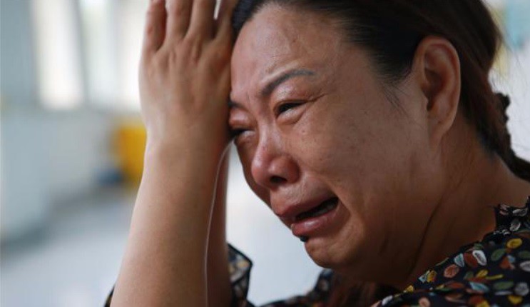 Chị em tôi đưa mẹ lên thành phố chăm sóc, lúc ra xe chị dâu kéo tay bà gặng hỏi một điều - 1