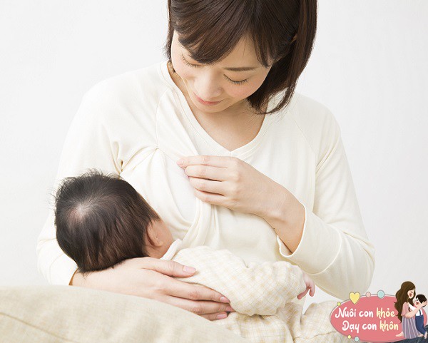 Trẻ uống sữa mẹ là tốt nhưng hãy bổ sung sữa bột kịp thời nếu xảy ra 3 tình huống - 4