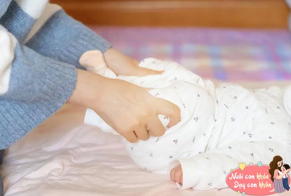 Trẻ uống sữa mẹ là tốt nhưng hãy bổ sung sữa bột kịp thời nếu xảy ra 3 tình huống - 7
