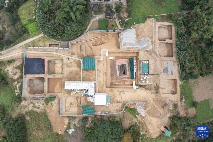 TQ: Tình cờ đào được mộ cổ 2.200 năm tuổi thời Hán, bất ngờ khi mở nắp quan tài - 1