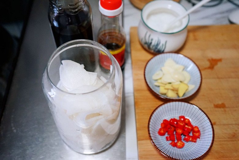 Củ cải vào mùa, đem ngâm chua ngọt giòn sần sật chống ngán cực tốt - 6