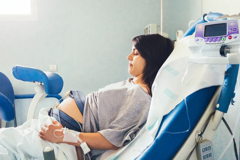 Vì sao mẹ bầu phải theo dõi tim thai, đo cơn gò bằng máy Monitoring trong thai kỳ? - 2