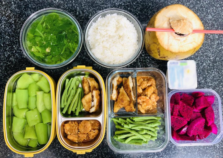 Chồng nhà người ta cơm nước tận giường chăm vợ tụ dịch màng nuôi, sáng dậy sớm nấu cơm cho vợ bầu mang đi làm - 4