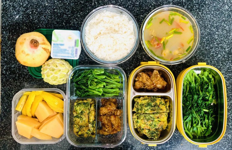 Chồng nhà người ta cơm nước tận giường chăm vợ tụ dịch màng nuôi, sáng dậy sớm nấu cơm cho vợ bầu mang đi làm - 6
