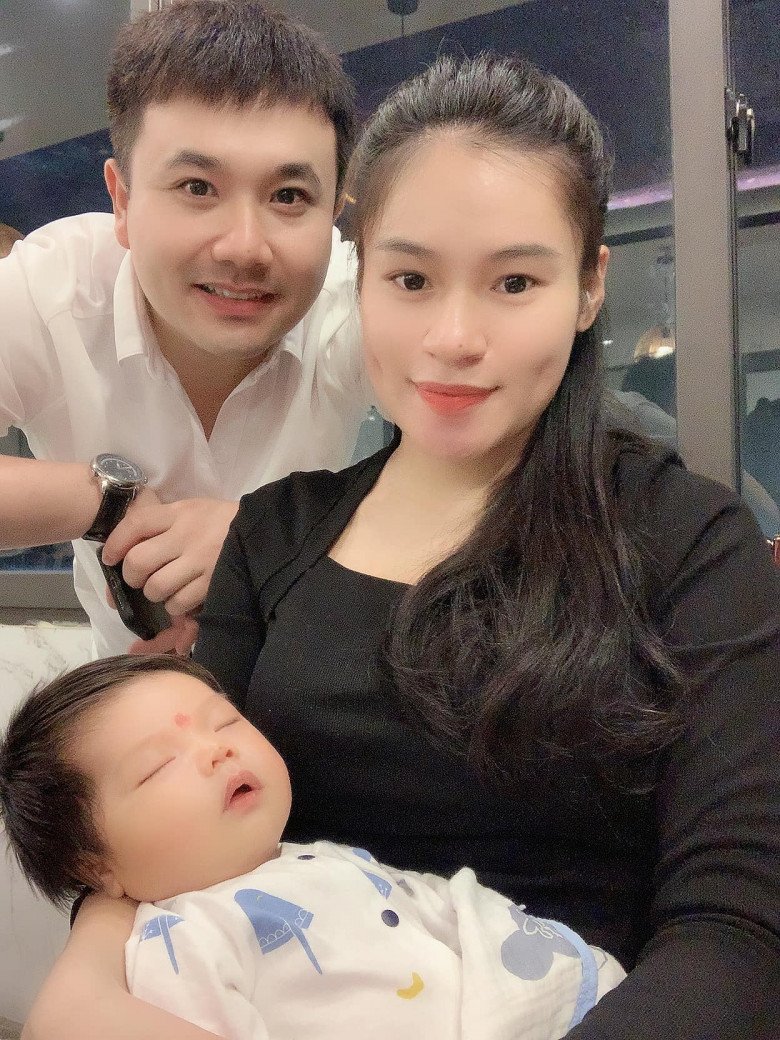 Chồng nhà người ta cơm nước tận giường chăm vợ tụ dịch màng nuôi, sáng dậy sớm nấu cơm cho vợ bầu mang đi làm - 12
