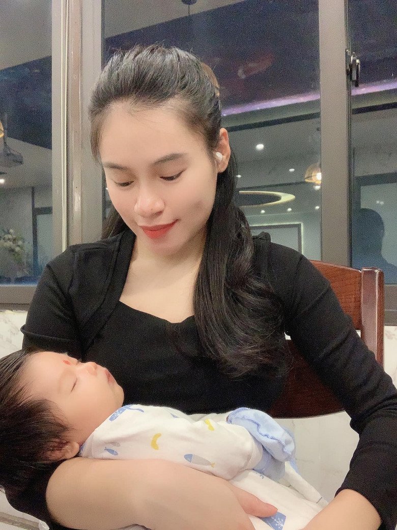 Chồng nhà người ta cơm nước tận giường chăm vợ tụ dịch màng nuôi, sáng dậy sớm nấu cơm cho vợ bầu mang đi làm - 11
