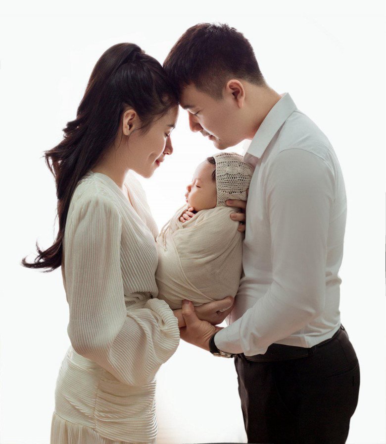 Chồng nhà người ta cơm nước tận giường chăm vợ tụ dịch màng nuôi, sáng dậy sớm nấu cơm cho vợ bầu mang đi làm - 1