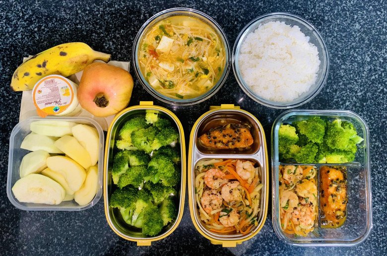 Chồng nhà người ta cơm nước tận giường chăm vợ tụ dịch màng nuôi, sáng dậy sớm nấu cơm cho vợ bầu mang đi làm - 8