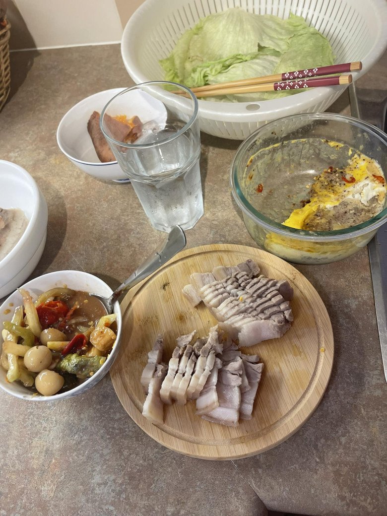 Sau đám cưới lần 3, HH Diễm Hương đăng bữa cơm đơn sơ ở xứ người, đáp ngay khi bị nói ăn giống Trang Trần - 8