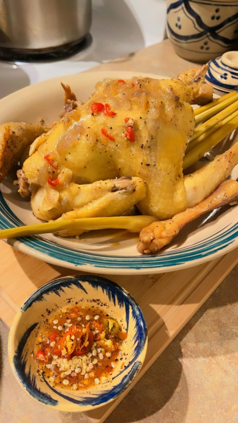 Sau đám cưới lần 3, HH Diễm Hương đăng bữa cơm đơn sơ ở xứ người, đáp ngay khi bị nói ăn giống Trang Trần - 10