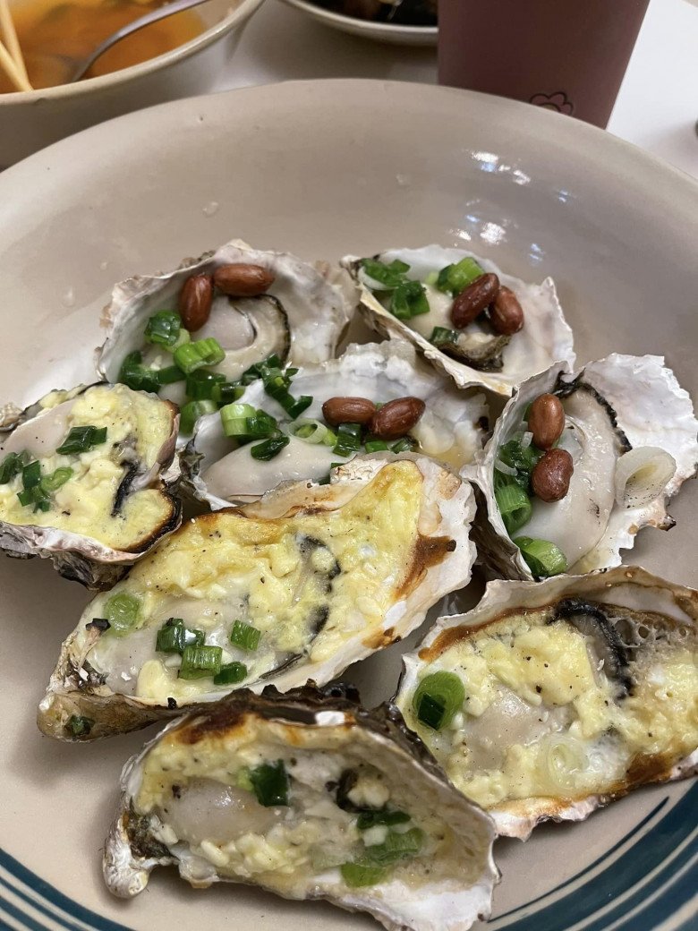 Sau đám cưới lần 3, HH Diễm Hương đăng bữa cơm đơn sơ ở xứ người, đáp ngay khi bị nói ăn giống Trang Trần - 11