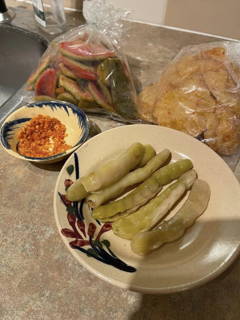 Sau đám cưới lần 3, HH Diễm Hương đăng bữa cơm đơn sơ ở xứ người, đáp ngay khi bị nói ăn giống Trang Trần - 14