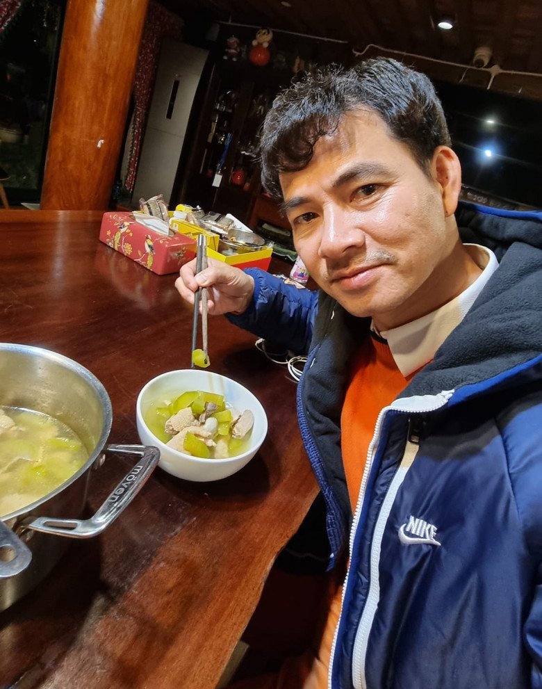 Đi diễn về muộn, Xuân Bắc khoe nồi canh giữa nửa đêm, tự thấy "đời nở hoa" - 1