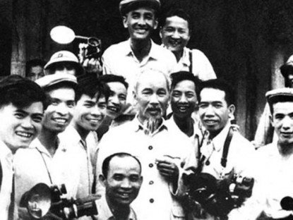 Văn thơ - Từ ý kiến của Chủ tịch Hồ Chí Minh, nghĩ về đội ngũ văn nghệ sĩ tài năng với  sứ mệnh nghề nghiệp trong thời cuộc mới