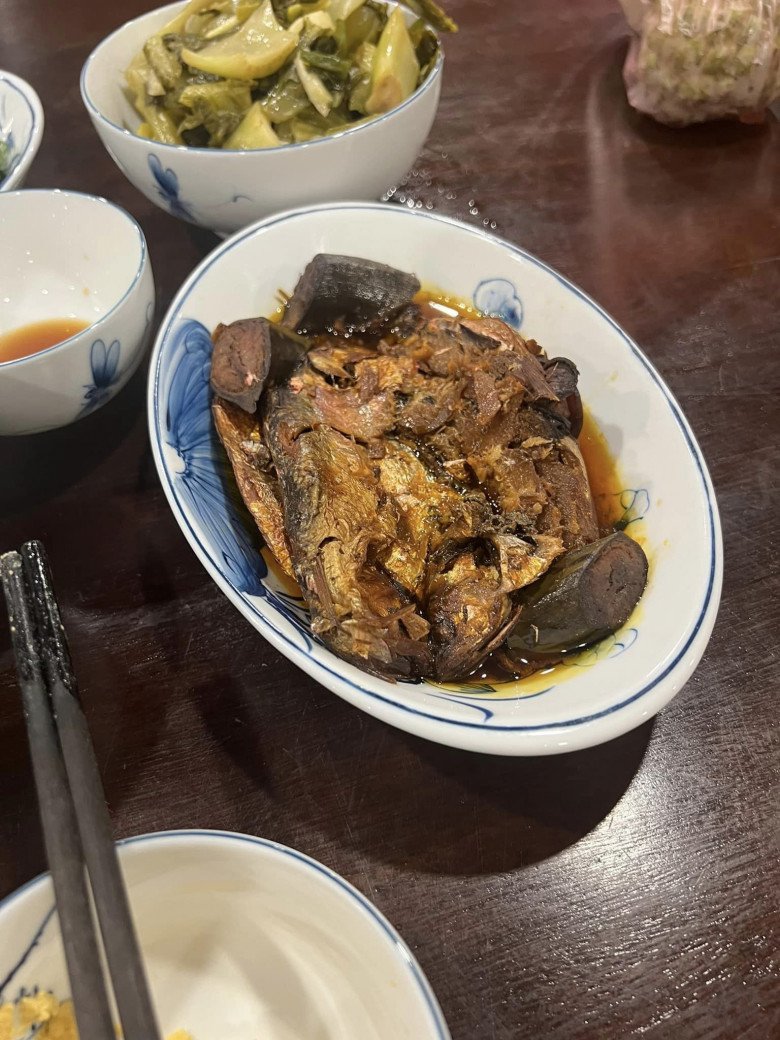 Mẹ ruột Xuân Bắc cùng con dâu quây quần gói bánh chưng ở quê, vợ chăm chia sẻ món ngon chuẩn vị Tết - 12