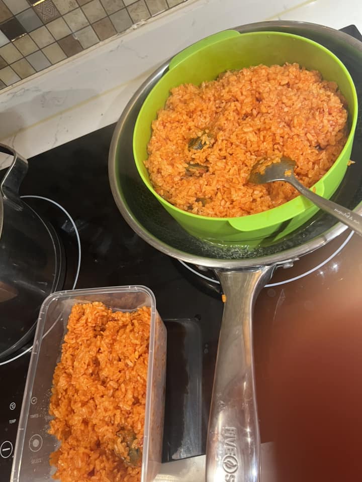 Mẹ ruột Xuân Bắc cùng con dâu quây quần gói bánh chưng ở quê, vợ chăm chia sẻ món ngon chuẩn vị Tết - 20