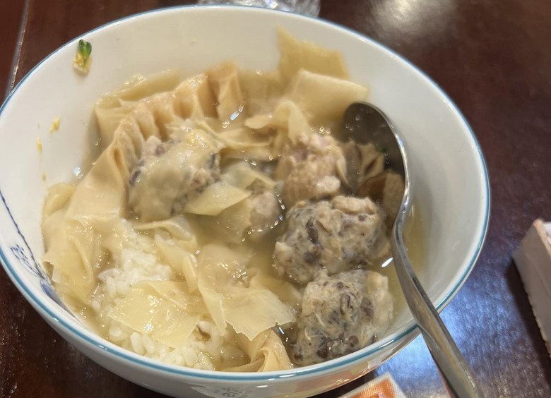 Mẹ ruột Xuân Bắc cùng con dâu quây quần gói bánh chưng ở quê, vợ chăm chia sẻ món ngon chuẩn vị Tết - 17