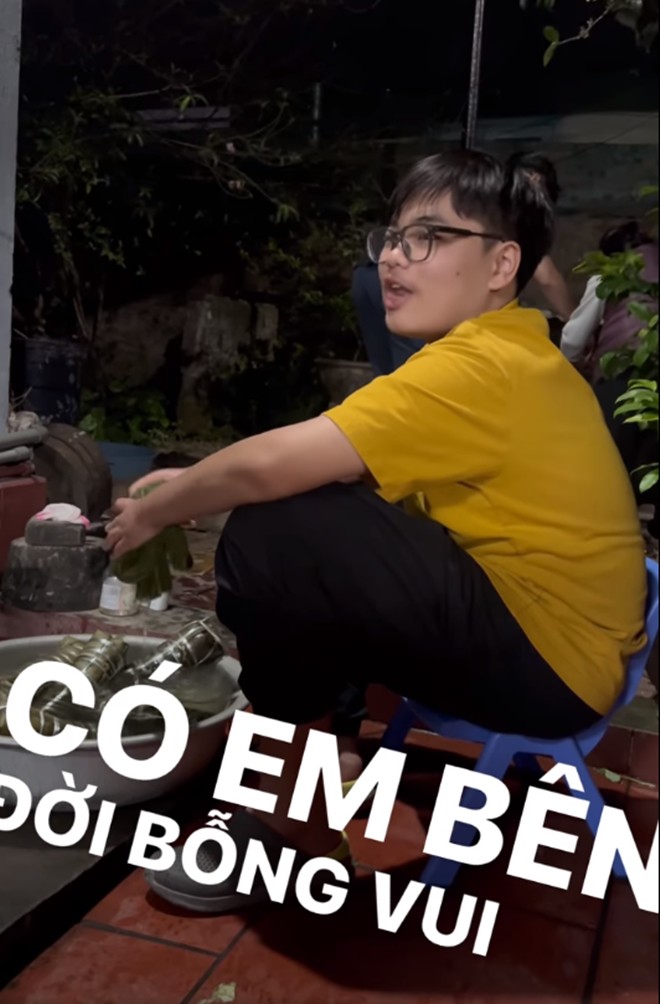 Mẹ ruột Xuân Bắc cùng con dâu quây quần gói bánh chưng ở quê, vợ chăm chia sẻ món ngon chuẩn vị Tết - 8