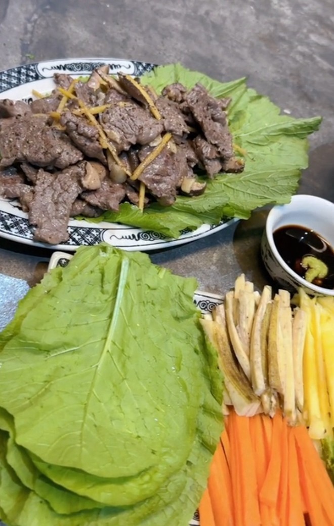 Bà bầu Phương Oanh khoe toàn món ngày Tết sang chảnh, Shark Bình lại thích cơm rau dưa đơn giản thế này - 4