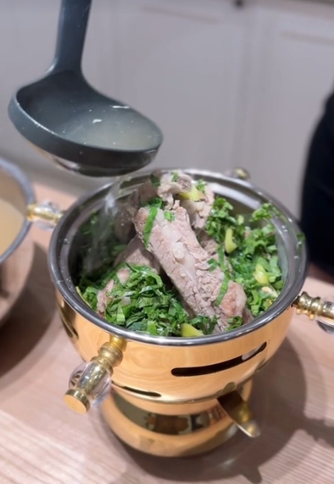 Bà bầu Phương Oanh khoe toàn món ngày Tết sang chảnh, Shark Bình lại thích cơm rau dưa đơn giản thế này - 7