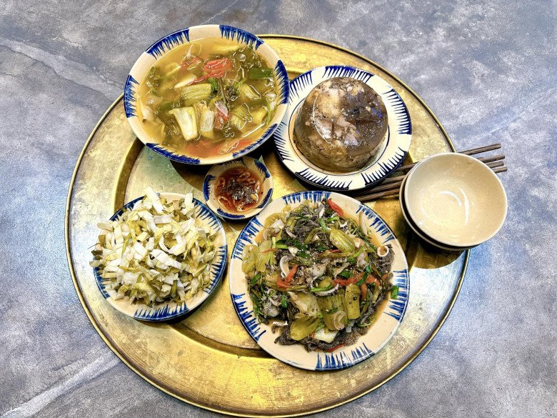 Bà bầu Phương Oanh khoe toàn món ngày Tết sang chảnh, Shark Bình lại thích cơm rau dưa đơn giản thế này - 10