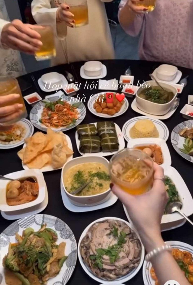 Tăng Thanh Hà khoe cơm Tất niên ngập tràn món nhà mẹ ruột, "nàng dâu tỷ phú" tự kho nồi thịt ú ụ ăn Tết - 8