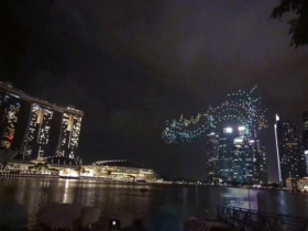 Video: 1.500 drone tạo hình rồng khổng lồ ở Singapore dịp Tết Nguyên đán