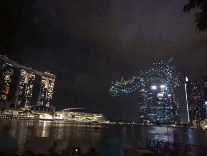 Thế giới - Video: 1.500 drone tạo hình rồng khổng lồ ở Singapore dịp Tết Nguyên đán