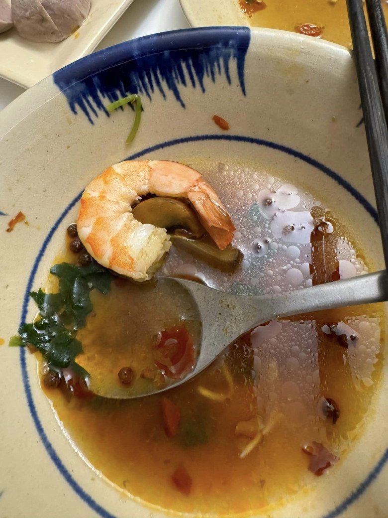 Chồng thứ 3 cưng chiều nấu ăn cho Diễm Hương, nàng hậu vừa vào bếp liền xảy ra sự cố khói bốc nghi ngút - 7