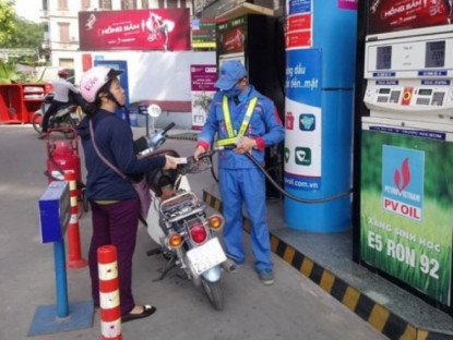 Kinh tế - Giá xăng dầu hôm nay 22/2: Dầu thô tiếp tục tăng, giá xăng tại Việt Nam chiều nay ra sao?