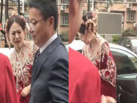Bố khóc muốn ôm con gái trong đám cưới và phản ứng bất ngờ của cô dâu