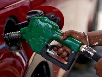 Kinh tế - Giá xăng dầu hôm nay 1/3: Tiếp tục đi lên trước loạt thông tin trái chiều