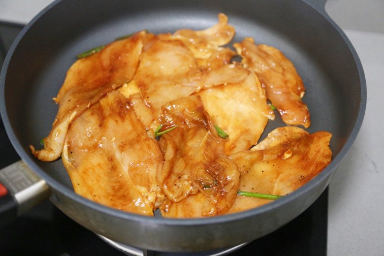 Ức gà áp chảo đơn giản mà ngon - 5