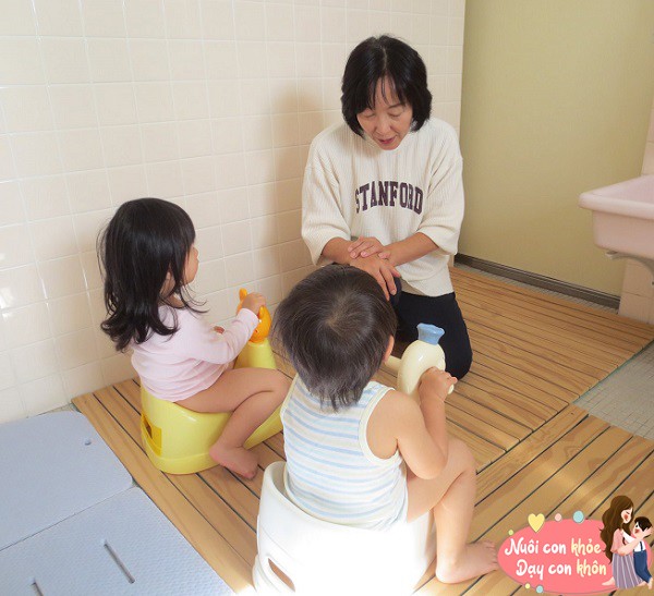 Nhà vệ sinh trường học sạch bong nhưng trẻ vẫn không muốn đi đại tiện, giáo viên sẽ không nói nhưng phụ huynh cần biết lý do - 3
