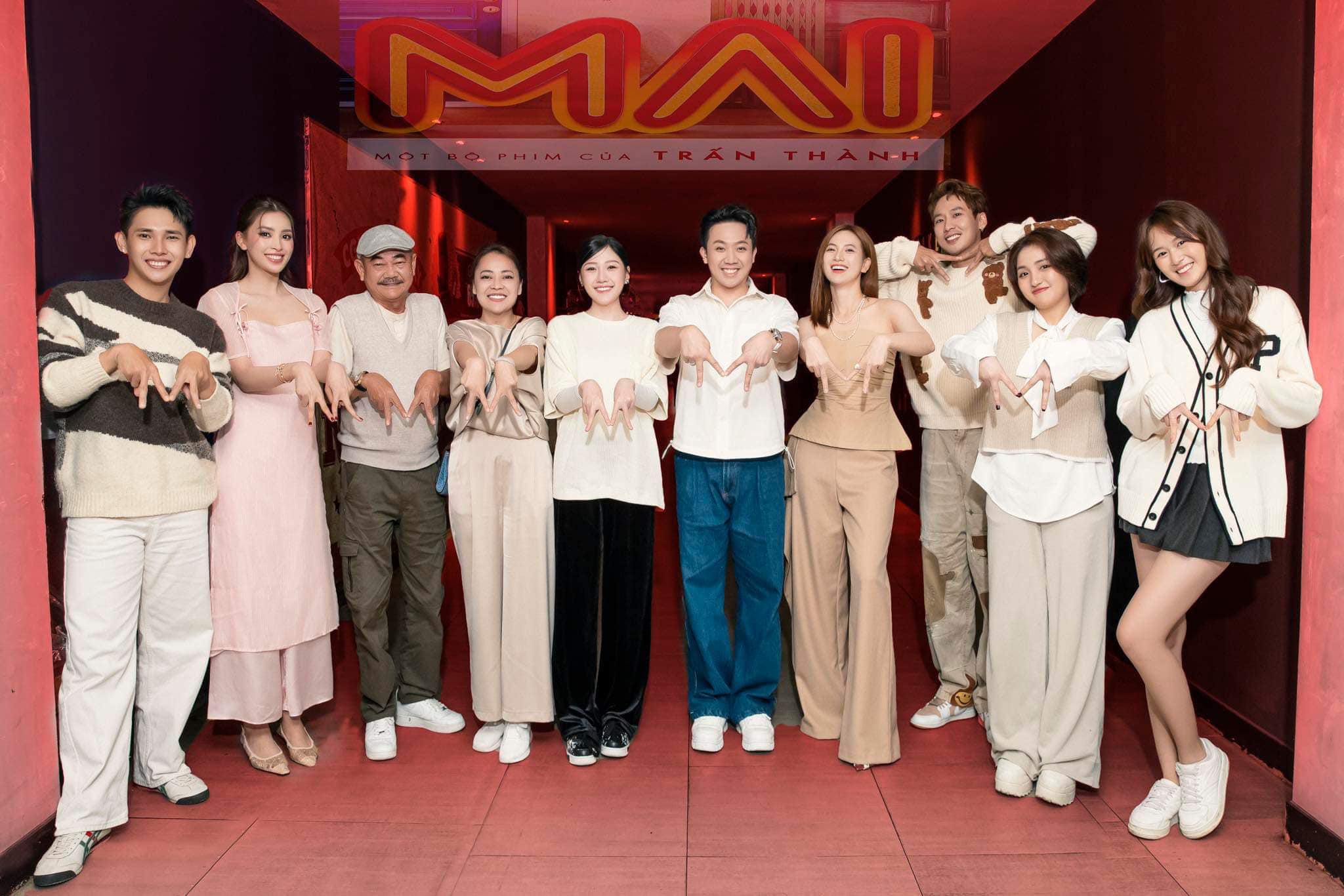Hoa hậu Trần Tiểu Vy: "Giữa Trấn Thành và Trường Giang, rất khó để chọn ai nhỉnh hơn" - 1