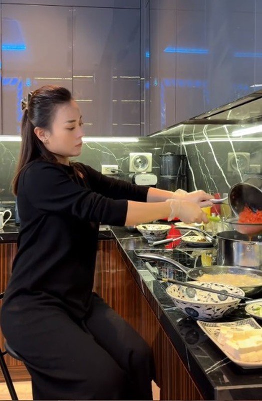 Phương Oanh dưỡng thai kiểu "hào môn", bụng bầu vượt mặt vẫn đẹp rạng rỡ bảo sao Shark Bình mê mẩn - 3