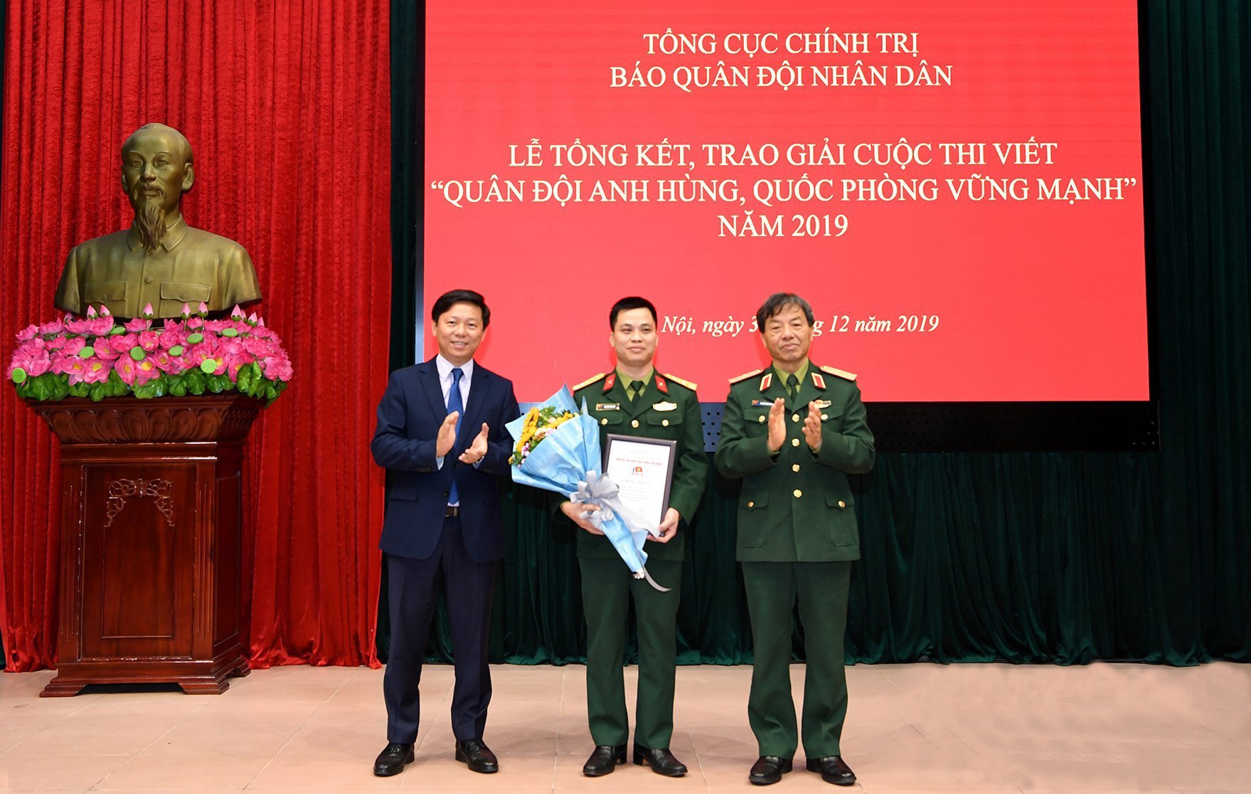 Thêm một ngòi bút khắc họa sinh động hình tượng “Bộ đội Cụ Hồ” - 3