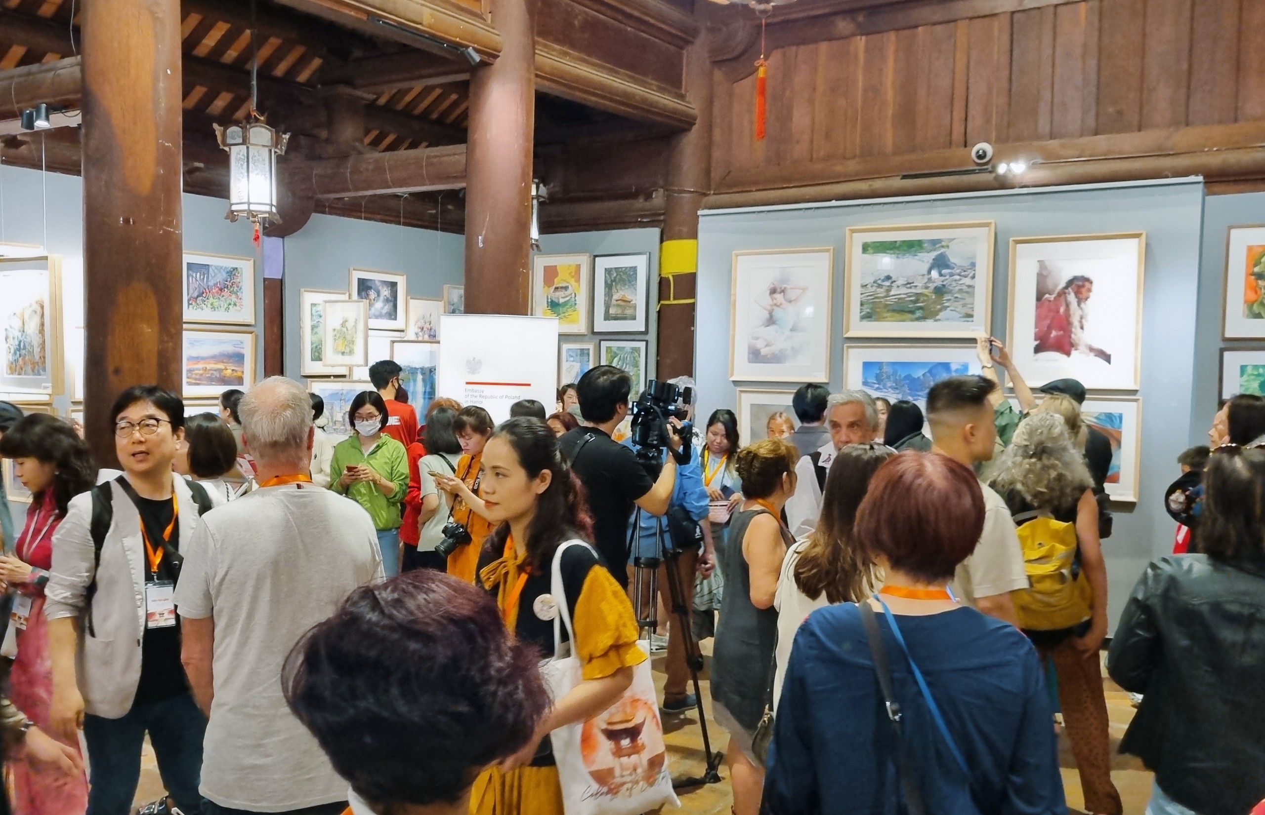 Ấn tượng triển lãm tranh màu nước lớn nhất tại Việt Nam - 5