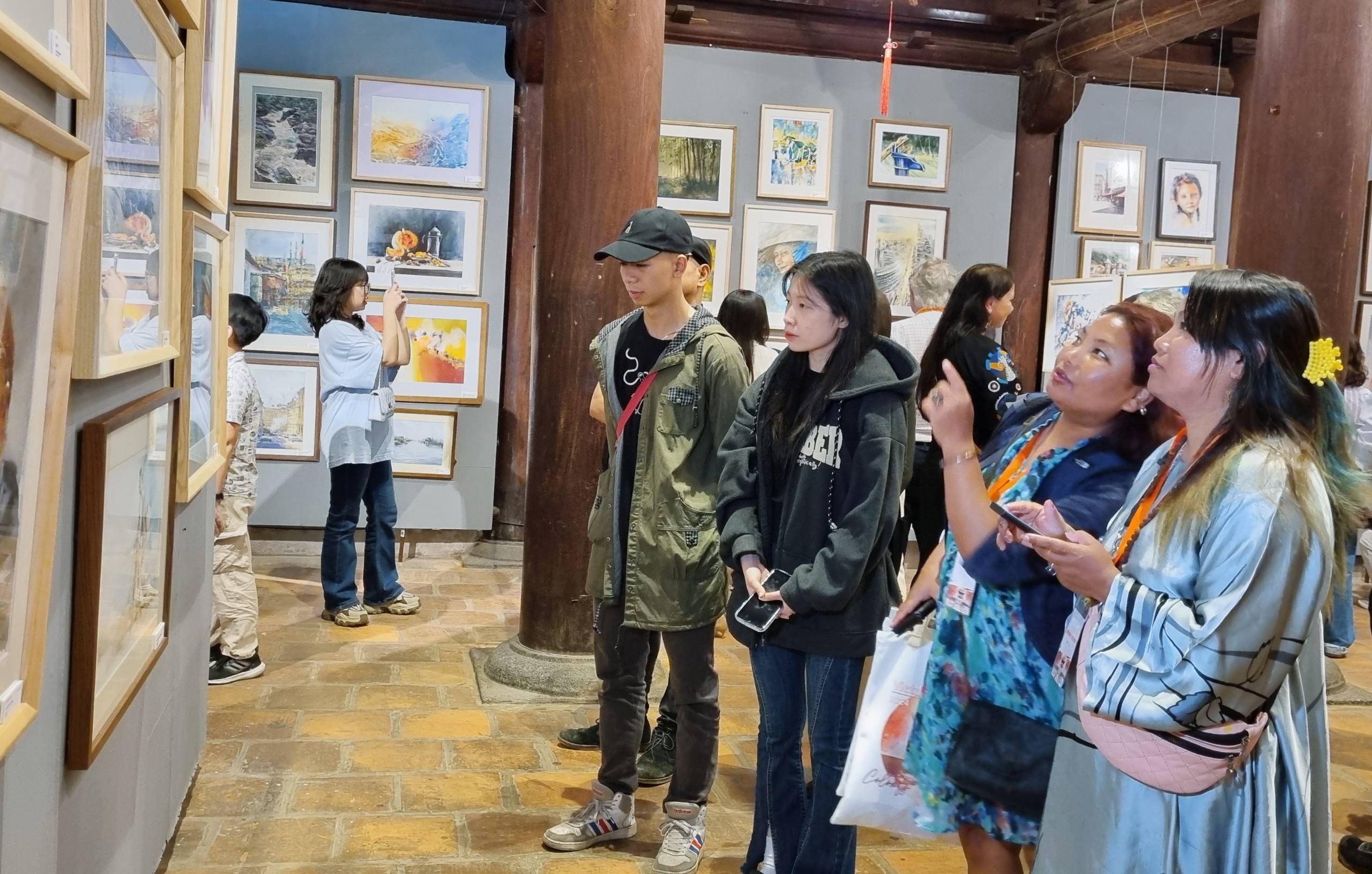 Ấn tượng triển lãm tranh màu nước lớn nhất tại Việt Nam - 6