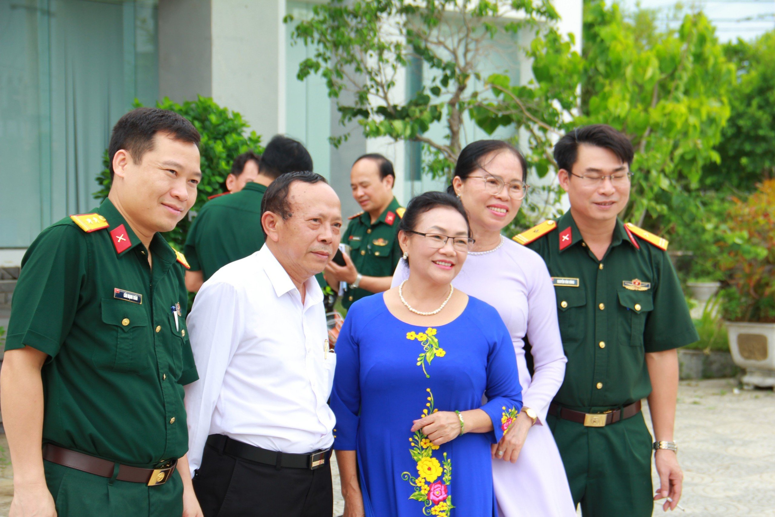 Nhà văn Bùi Thị Biên Linh với tiểu thuyết “Lính miền đông” - 2