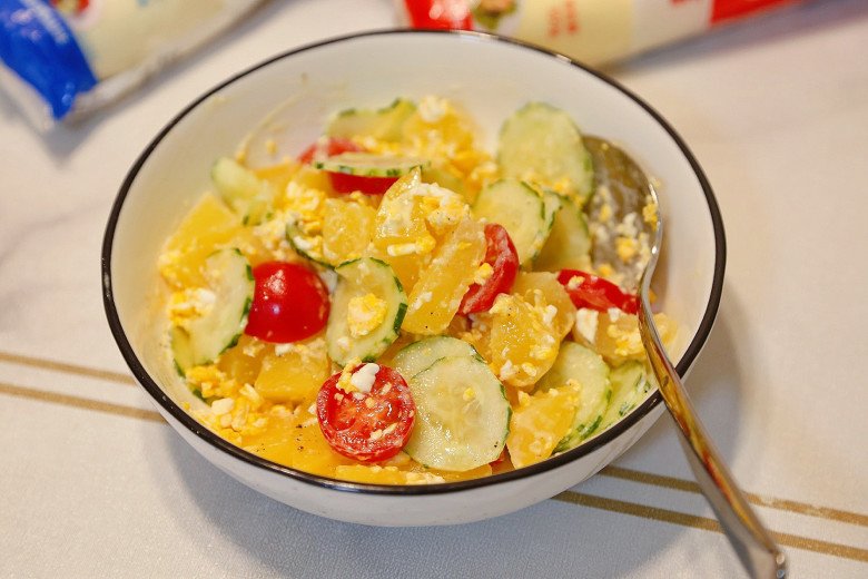 Nhà còn củ khoai tây to, đem trộn salad đơn giản kiểu này vừa ngon lại thanh mát - 8