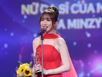 Giải trí - Hòa Minzy thắng giải Nữ ca sĩ của năm tại lễ trao giải Cống hiến