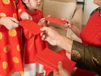 Giáo dục - Dạy con cách nhận tiền lì xì sao cho lịch sự, mọi người đều vui