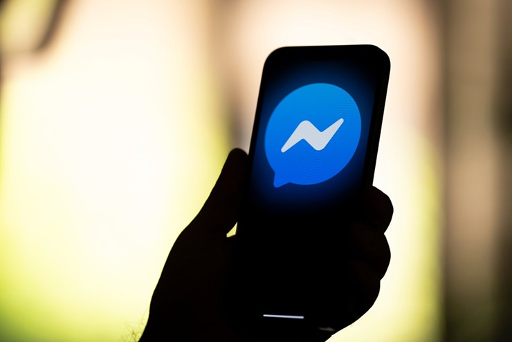 Cộng đồng bực mình vì Facebook đổi màu Messenger - 1