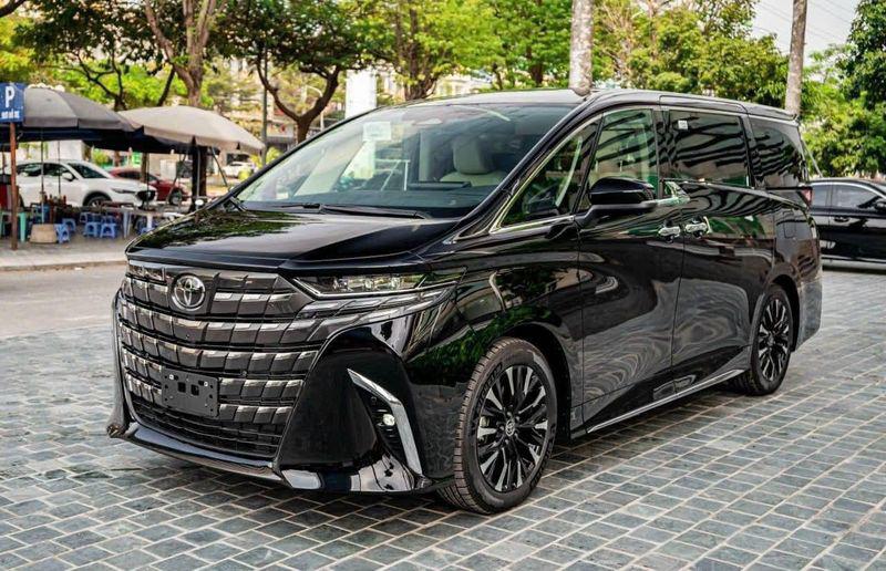 Toyota triệu hồi loạt xe MPV Alphard để sửa lỗi trên ốp nắp ca-pô - 1