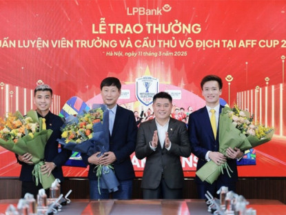 Thông tin doanh nghiệp - Ngân hàng Lộc Phát Việt Nam (LPBank) trao thưởng cho Huấn luyện viên trưởng và cầu thủ vô địch tại AFF CUP 2024