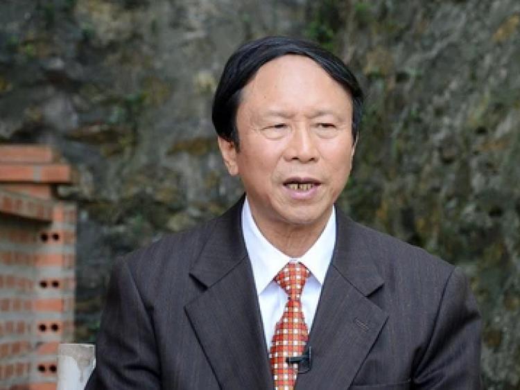 Tháng giêng mắt ướt tóc dài